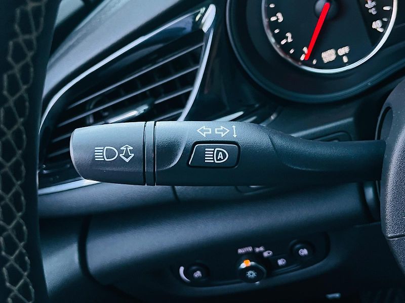 Opel Insignia 2.0CDTi KAMERA VÝHŘEV SERVISKA - fotka 43 z 51