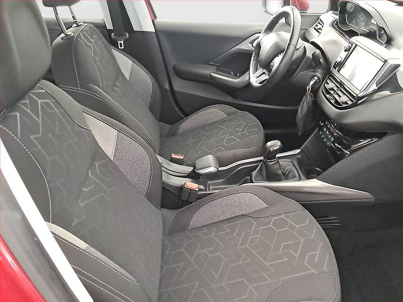 Peugeot 2008 (2018) 1.2 PureTech, Serv.kniha - fotka 9 z 16