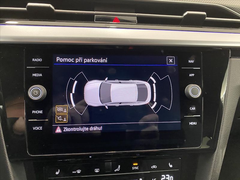 Volkswagen Arteon 2,0 TDi 147kW DSG R-LINE - fotka 21 z 28