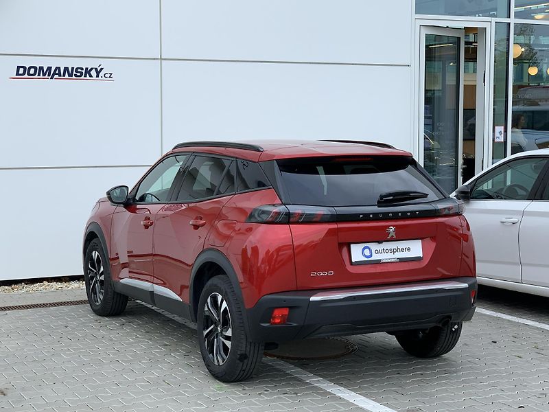 Peugeot 2008 ALLURE 1.2 PureTech 74kW MAN6 - fotka 13 z 33
