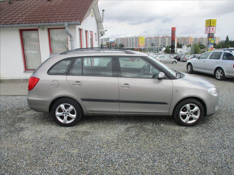 Škoda Fabia 1,4 i 16v,aut.klima,serv.kn. - fotka 5 z 37