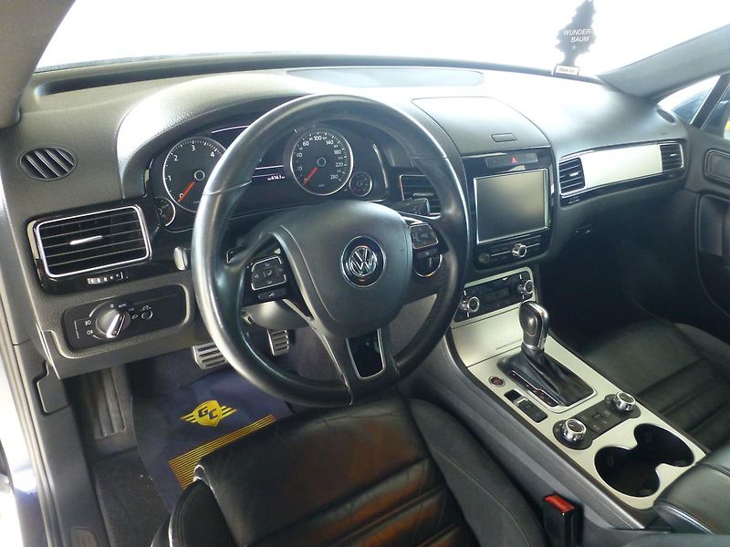 Volkswagen Touareg (2011) 3,0TDI*NAV*PANORAMA*TAŽNÉ 3,5T - fotka 14 z 33