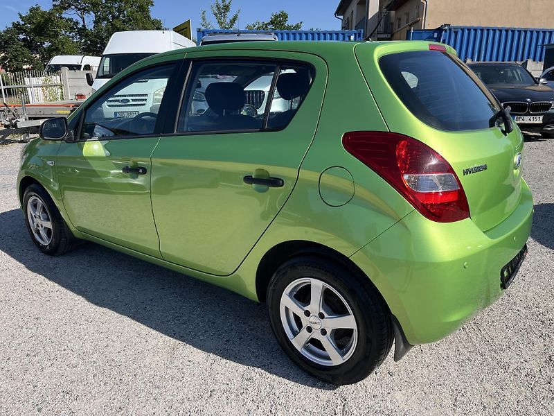 Hyundai i20 (2011) 1.2 57 KW, 1. MAJ. Klima,  - fotka 6 z 14