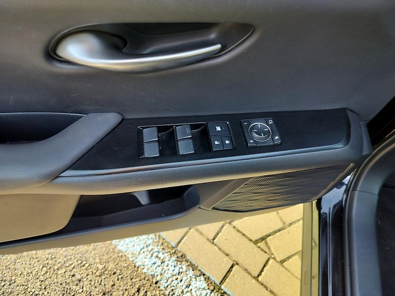 Lexus UX 250h kožené a vyhřívané sedačky - fotka 10 z 21