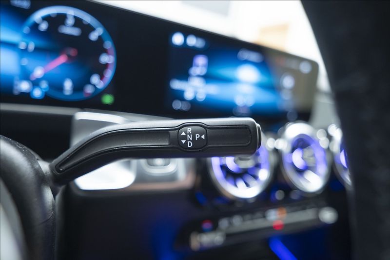 Mercedes-Benz GLB 2,0 200d 4MATIC NAVI KAMERA ČR - fotka 29 z 47