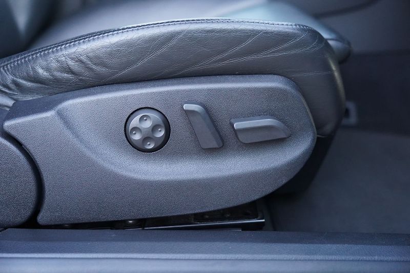 Audi S4 B7 V8 253kW/BOSE/RECARO/MAX VÝ - fotka 31 z 50