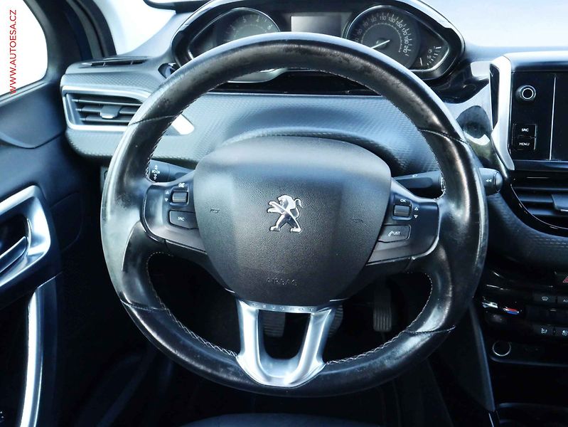 Peugeot 2008 (2019) 1.2 PT, Allure, park. čidla - fotka 13 z 14