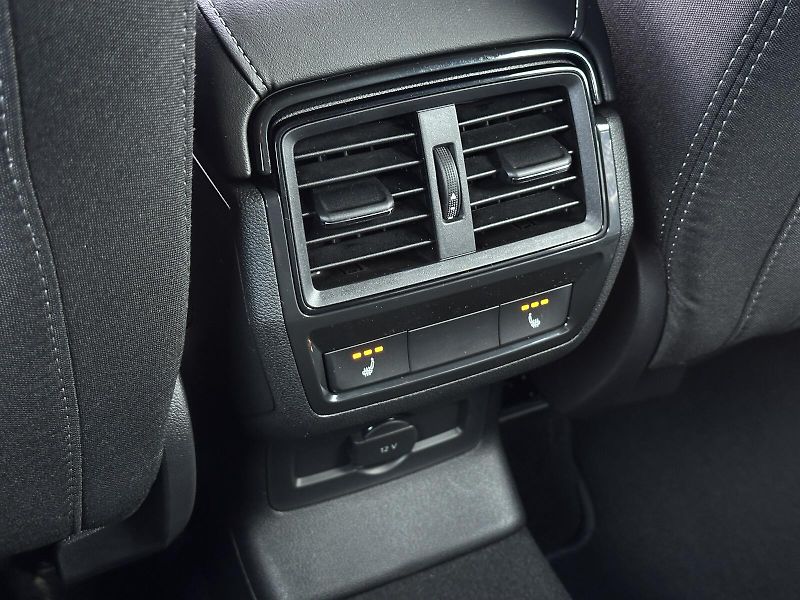 Škoda Karoq 1.5TSi DSG 150PS Sportline Mat - fotka 39 z 46
