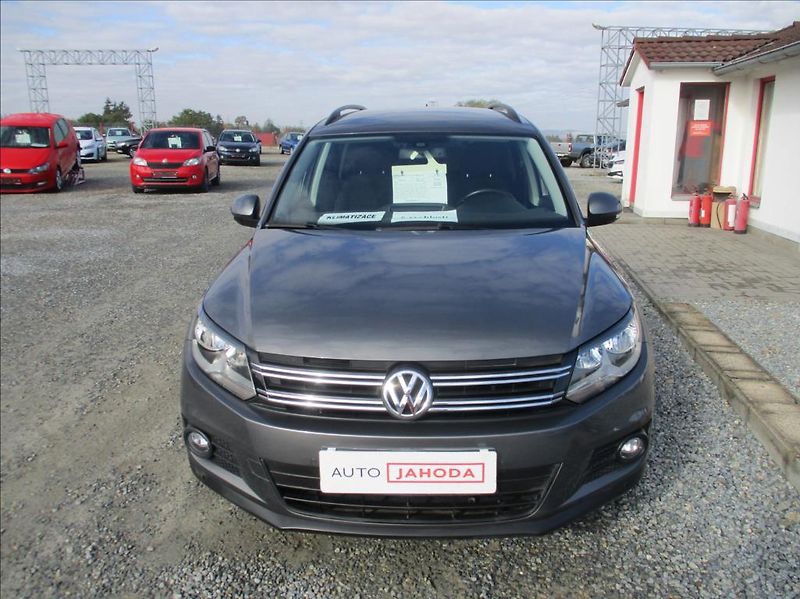 Volkswagen Tiguan 1,4 TSi, aut klima,serv.kn. - fotka 1 z 38