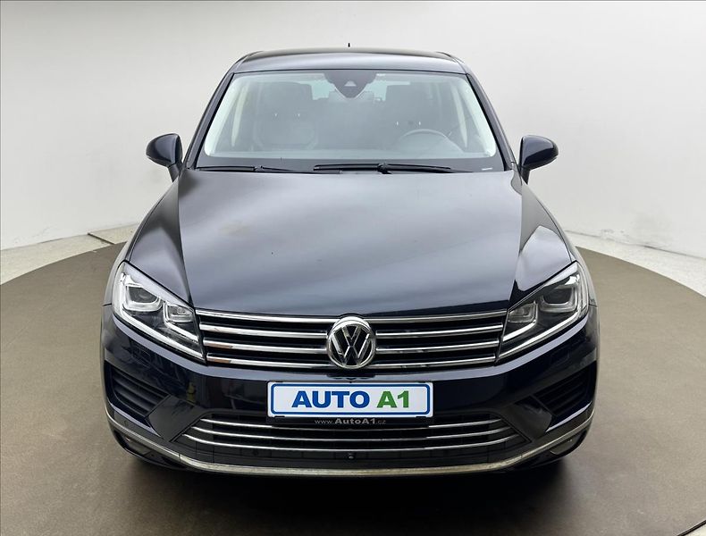 Volkswagen Touareg 3,0 ACC 360° TZ PEČLIVÝ SERVIS - fotka 2 z 49