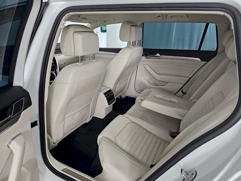 Volkswagen Passat (2018) 2.0TDI 140kW DSG R-line DSG 4x - fotka 7 z 35