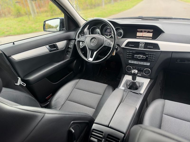Mercedes-Benz Třídy C Kombi 125 kW diesel  142000 KM - fotka 10 z 18