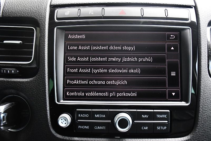 Volkswagen Touareg 3.0TDi V6 4M R-LINE TAŽNÉ ČR - fotka 32 z 44