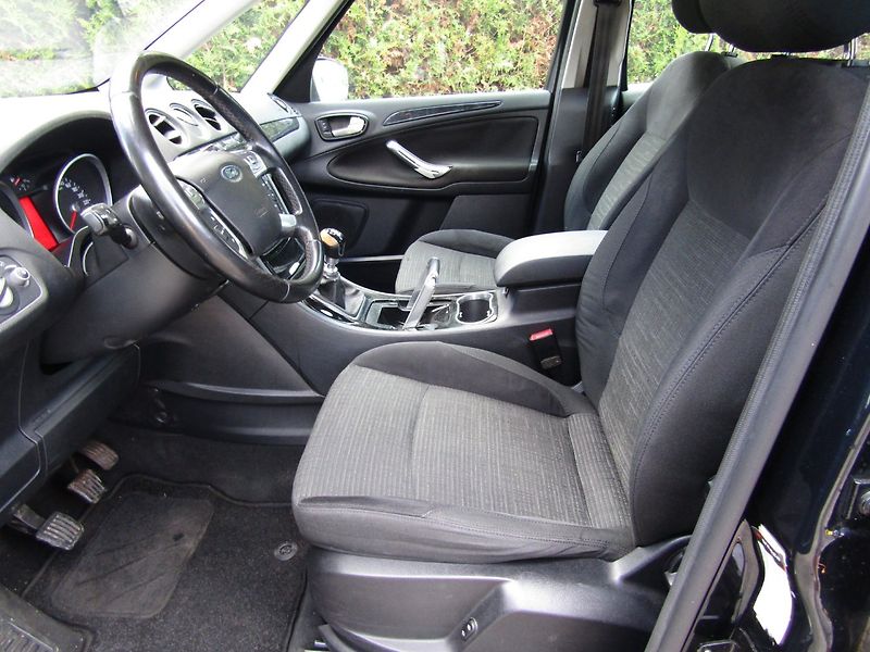 Ford Galaxy (2011) 2.0 TDCi 103kW 7MÍST - fotka 19 z 38