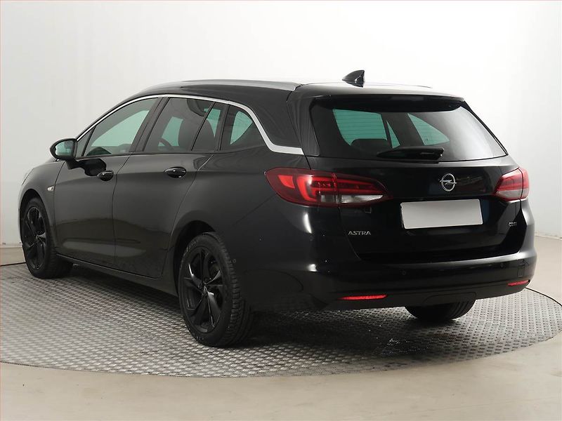 Opel Astra (2017) 1.6 CDTI, Navi, Tempomat - fotka 4 z 21