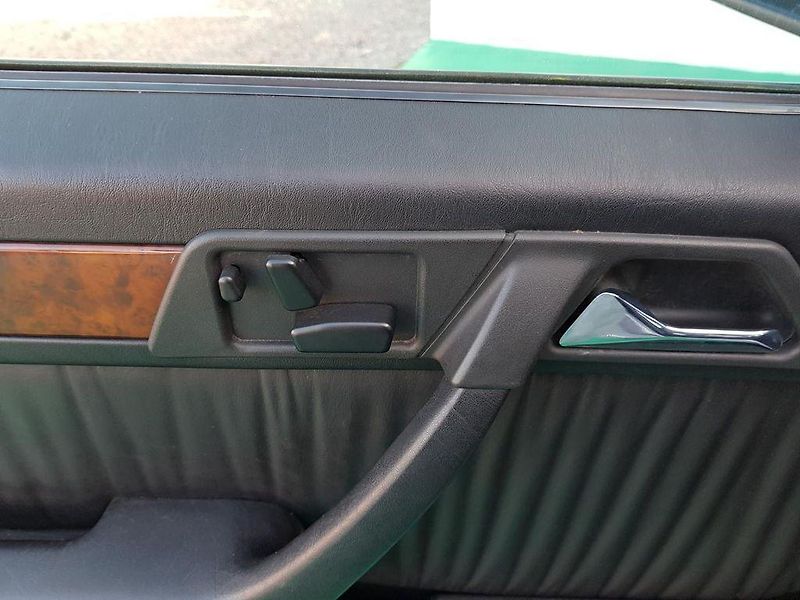 Mercedes-Benz Ostatní 300 CE-24CA KABRIO - fotka 11 z 21