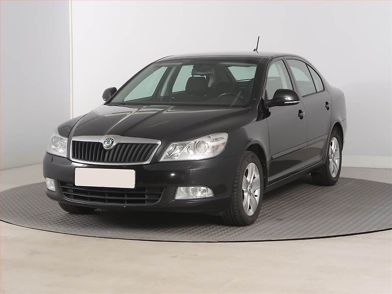 Škoda Octavia (2011) 2.0 TDI, Automat, Navi, Xenony - fotka 2 z 17