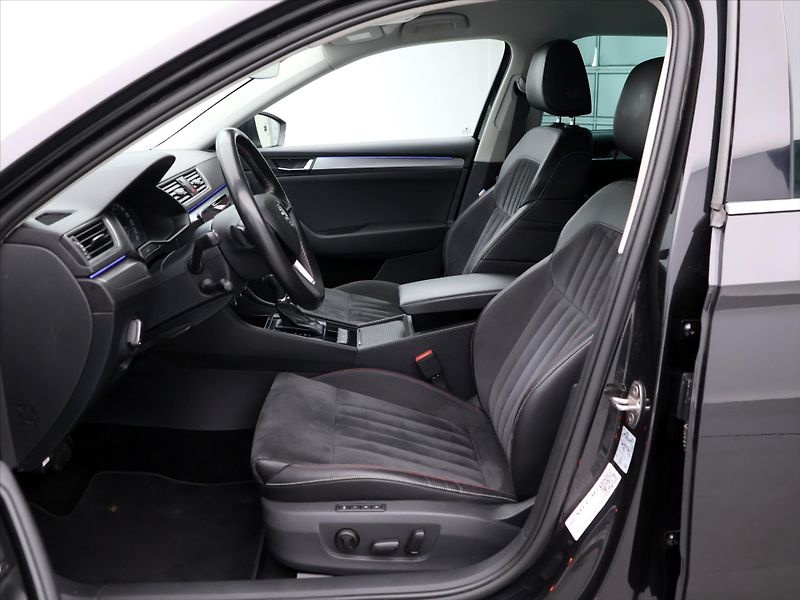 Škoda Superb 2,0 TDI 110kW CZ Style DSG - fotka 11 z 41