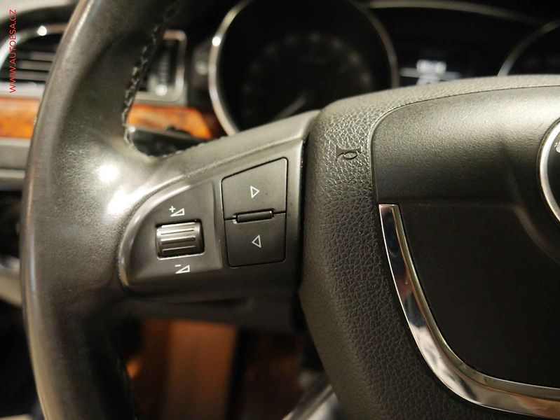 Škoda Superb (2009) 2.0 TDi 4x4, ČR, Bixenon - fotka 15 z 20