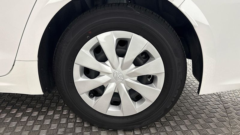 Toyota Corolla 1.8 Hybrid AUT Active Sedan - fotka 19 z 24