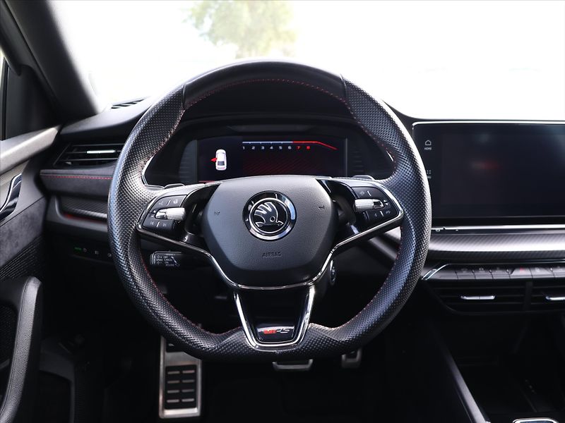 Škoda Octavia 2,0 TSI RS 180kW DSG CZ 1.Maj - fotka 13 z 30