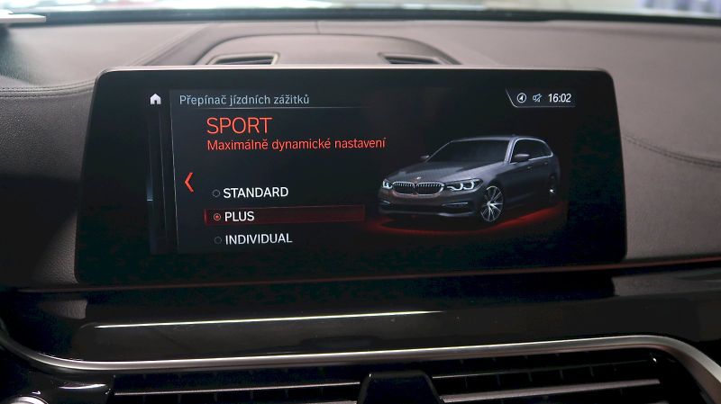 BMW Řada 5 (2018) LUXURY LINE 540d xDRIVE TAŽNÉ - fotka 28 z 38