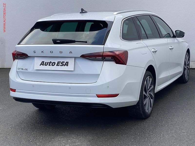 Škoda Octavia (2022) 2.0 TDi, Style, DSG, panor, - fotka 4 z 19