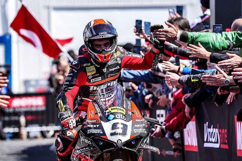 Tradičně bohatý na jednotlivé podniky je kalendář motocyklových závodů, které se pojedou na českých okruzích a tratích v roce 2026. Podívejte se, kde se jedou okruhy a kde motokros.
