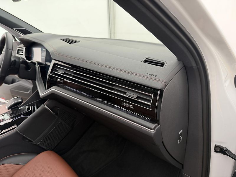 Volkswagen Touareg 3.0Tdi*210kw*1-MAJ*DPH*R-Line* - fotka 22 z 50