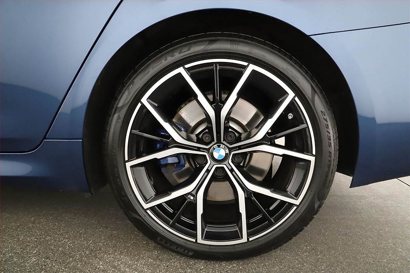 BMW Řada 5 (2021) M Sport 530d xDrive - fotka 11 z 21
