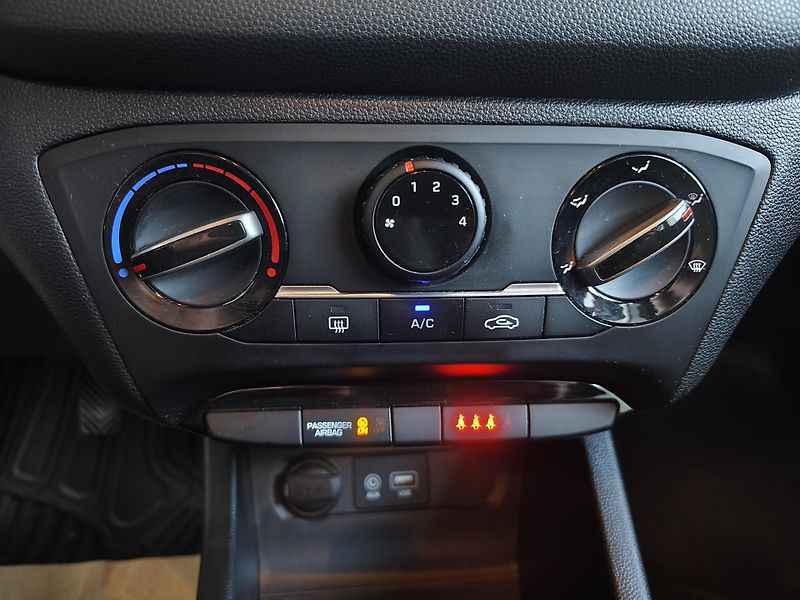 Hyundai i20 (2019) 1.2i 55kW MT Classic Club - fotka 16 z 19