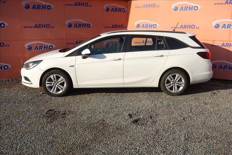 Opel Astra 1,6 CDTi 81KW, ČR, 1 MAJITEL. - fotka 4 z 33