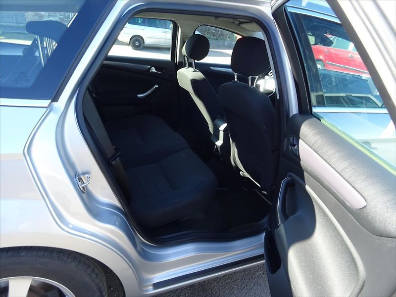 Ford Mondeo 2,0 TDI 103 kW - fotka 14 z 28