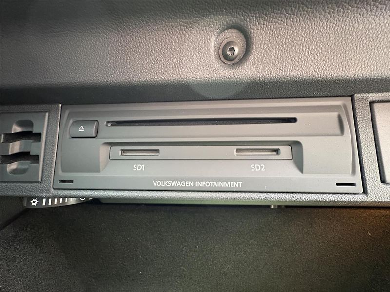 Volkswagen Golf 2,0 TDi 110kW Xen,Pano,Nez.Top - fotka 21 z 41