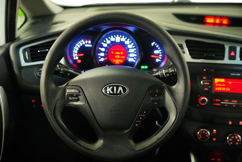 Kia Ceed - fotka 18 z 25
