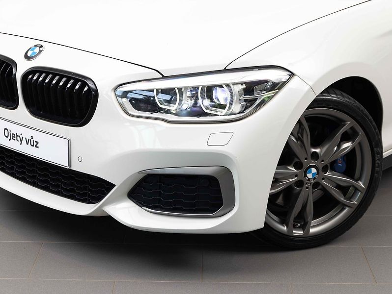 BMW Řada 1 M140i xDrive - fotka 7 z 23
