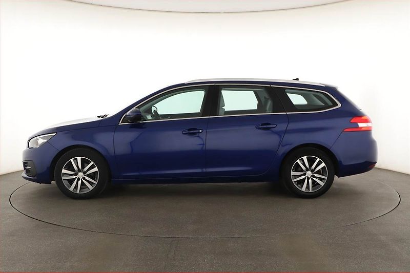 Peugeot 308 (2020) Allure 1.5 BlueHDi, Serv.kniha - fotka 3 z 15