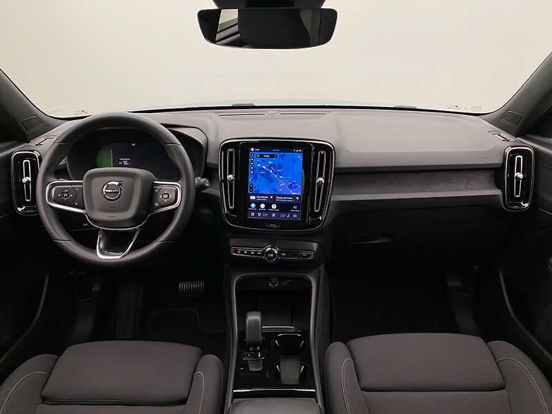 Volvo XC40 PURE ELECTRIC RECHARGE PLUS - fotka 2 z 55