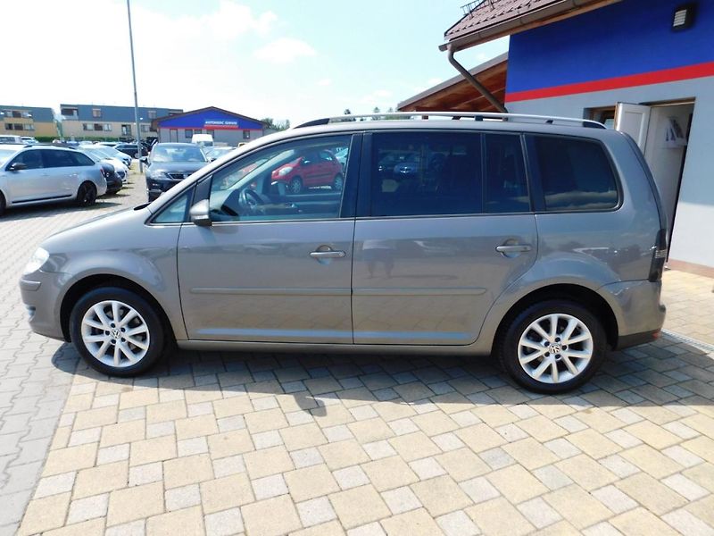Volkswagen Touran (2009) 1.9 TDi DSG - fotka 6 z 31