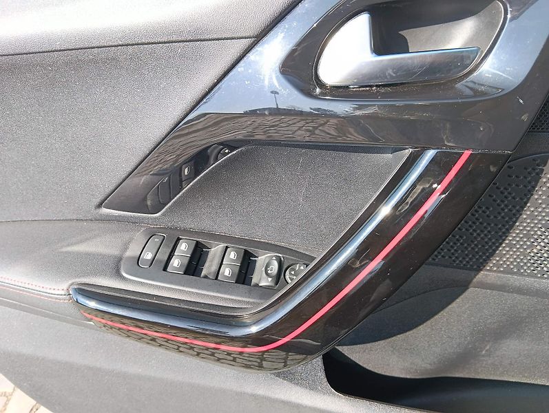 Peugeot 2008 (2018) 1.2/81kW, GT-Line, automat - fotka 27 z 37