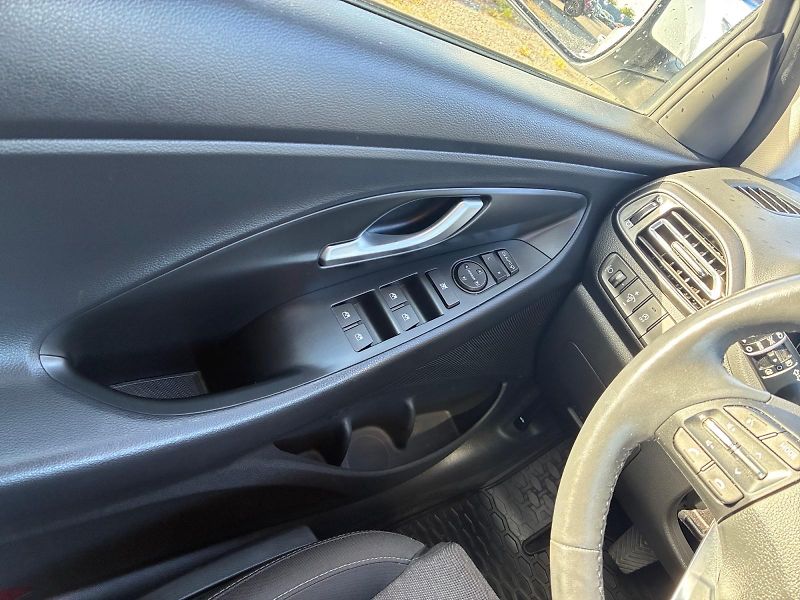 Hyundai i30 (2023) SMART 1.5T-GDI 118kW CZ DPH - fotka 11 z 11