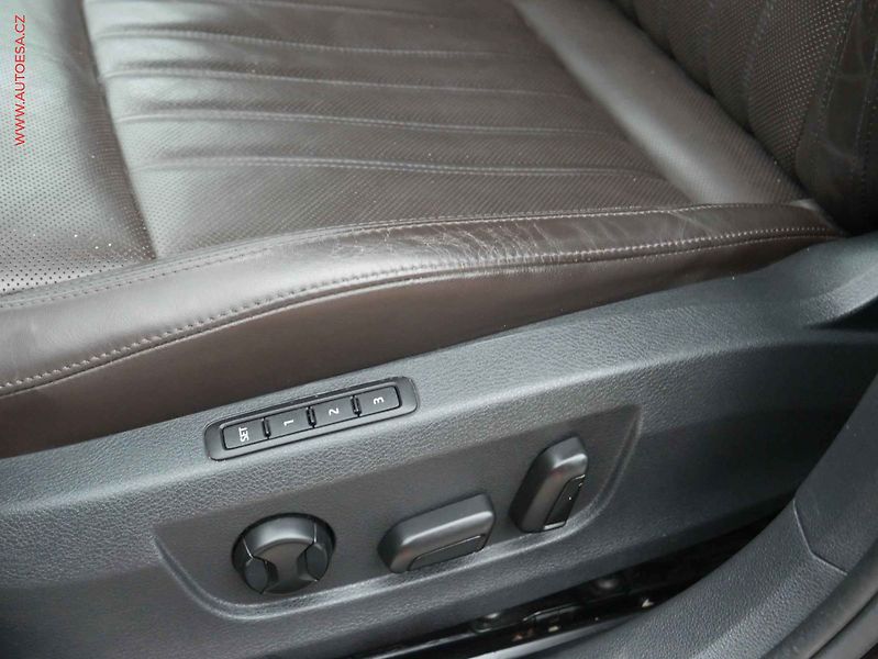 Škoda Superb (2019) 2.0 TDi 4x4, ČR, DSG, kůže - fotka 18 z 20