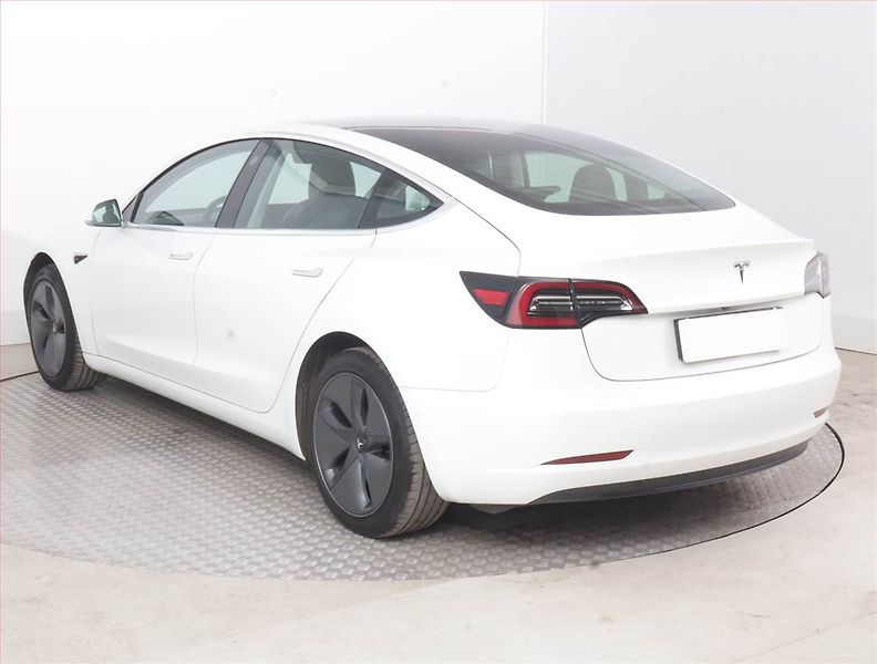Tesla Model 3 (2019) Std Range Plus 55kWh, SoH 79% - fotka 4 z 22