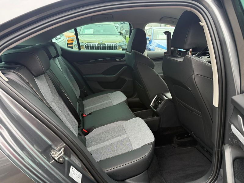 Škoda Octavia Top Selection 2.0 TDI 110kw DS - fotka 24 z 29