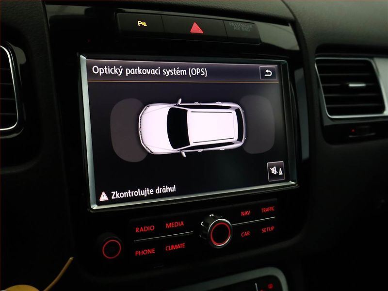 Volkswagen Touareg (2012) Business 3.0 TDI, 4X4 - fotka 16 z 23