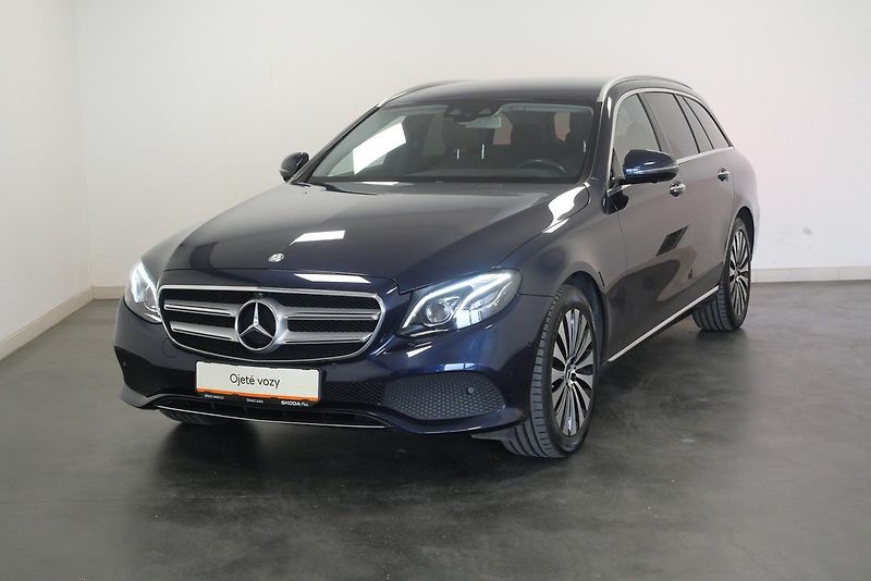 Mercedes-Benz Třídy E - fotka 1 z 28