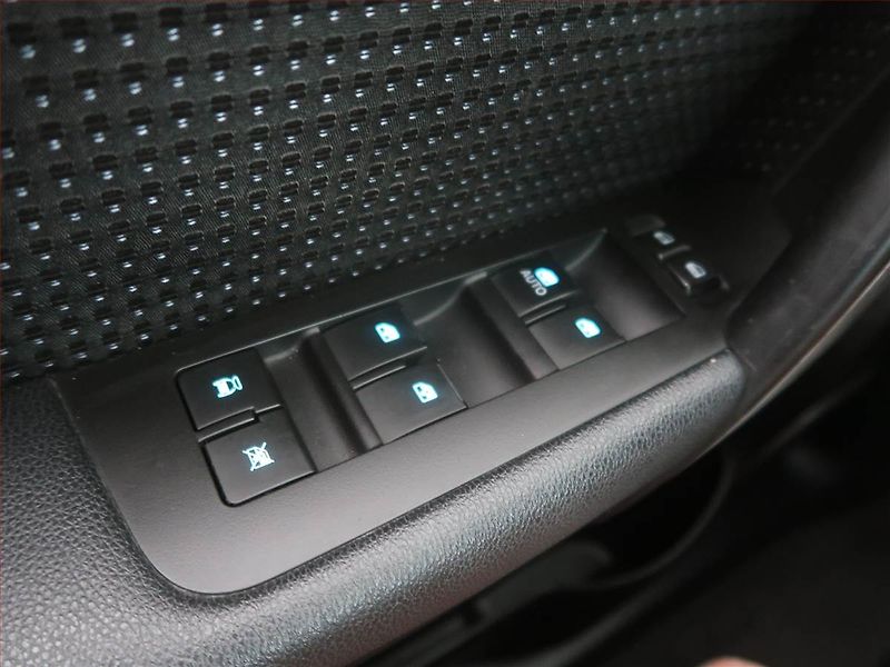 Chevrolet Captiva (2013) 2.4 i, 7 míst, Tempomat - fotka 17 z 19