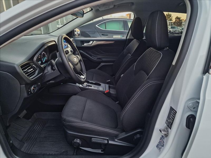 Ford Focus 1.5TDCI Titanium,ČR,1.Majitel - fotka 19 z 46