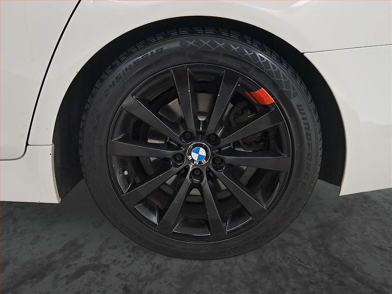 BMW Řada 5 (2012) 525d xDrive, 4X4, Automat - fotka 15 z 21