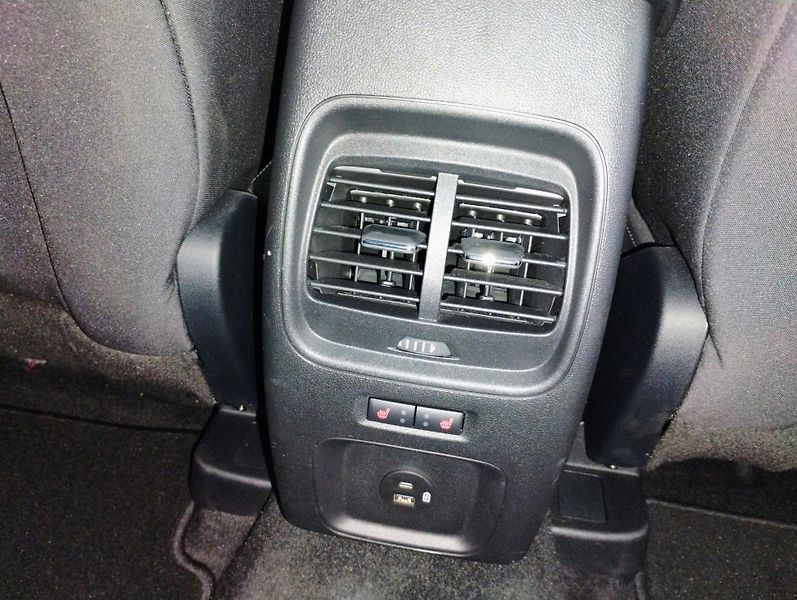 Ford Kuga 1.5T EcoBoost, Titanium  - fotka 14 z 26